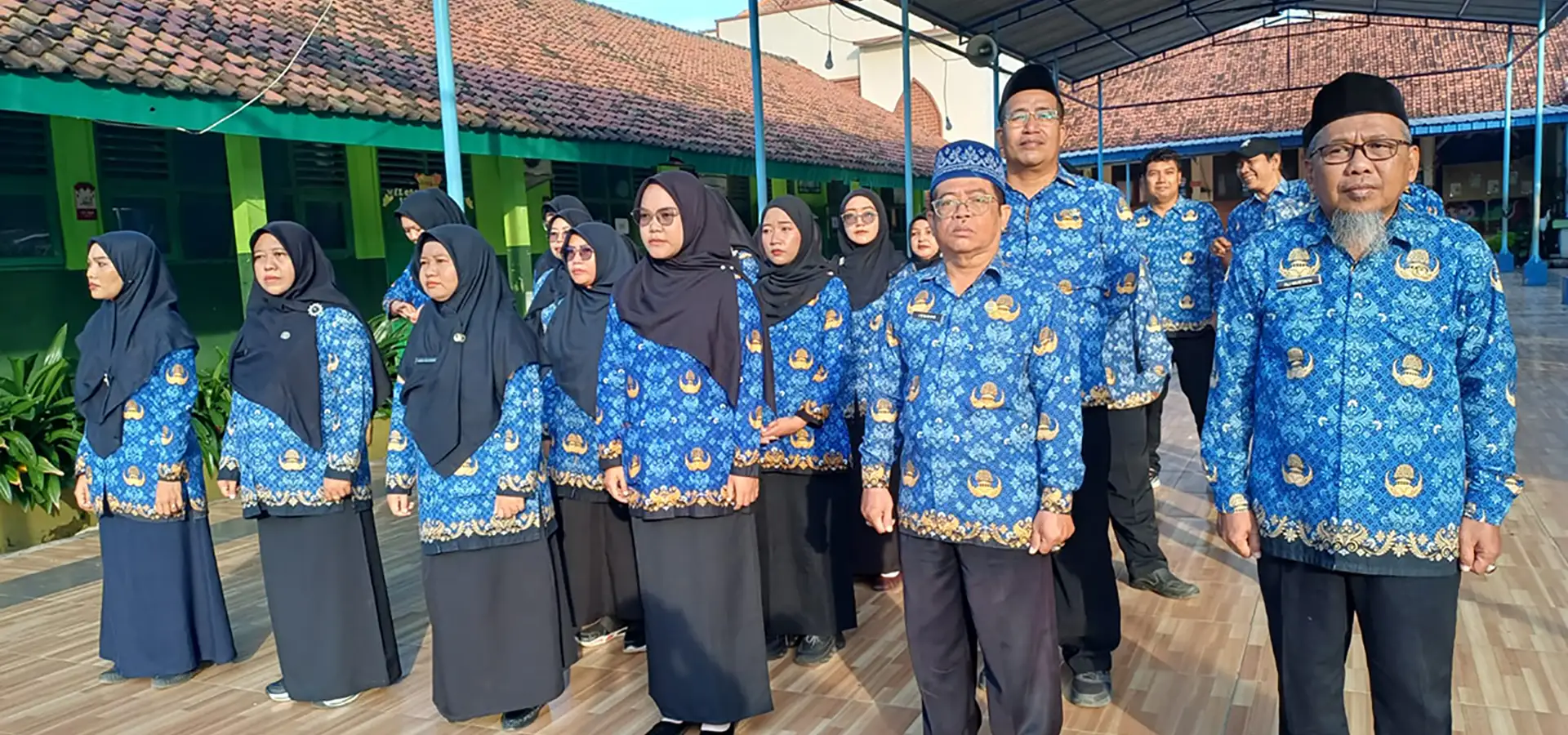 Tenaga Pendidik dan Kependidikan yang Berdedikasi